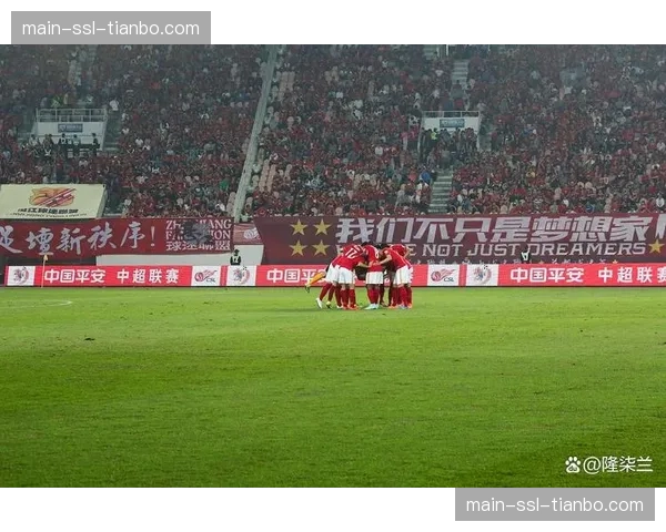 评论:中超“U21政策”进入第五年,年轻球员出场时间增加但质量参差不齐。 评论:中超“U21政策”进入第五年,年轻球员出场时间增加但质量参差不齐。